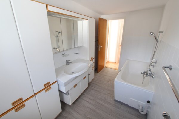 1+2 OG rechts_Badezimmer_www.villingen.immobilien 1+2 OG rechts_Badezimmer_www.villingen.immobilien